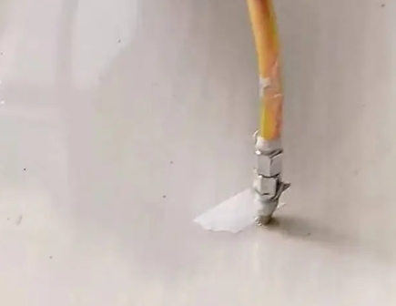 马鞍山市瓷砖空鼓维修公司专业解答在瓷砖铺贴过程中，如果使用的砂料过粗（如全部使用了粗砂），可能会导致以下问题